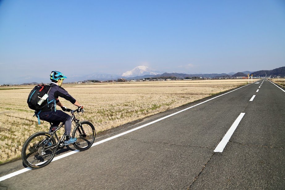 1日目伊吹山を望みながらイメージ.jpg