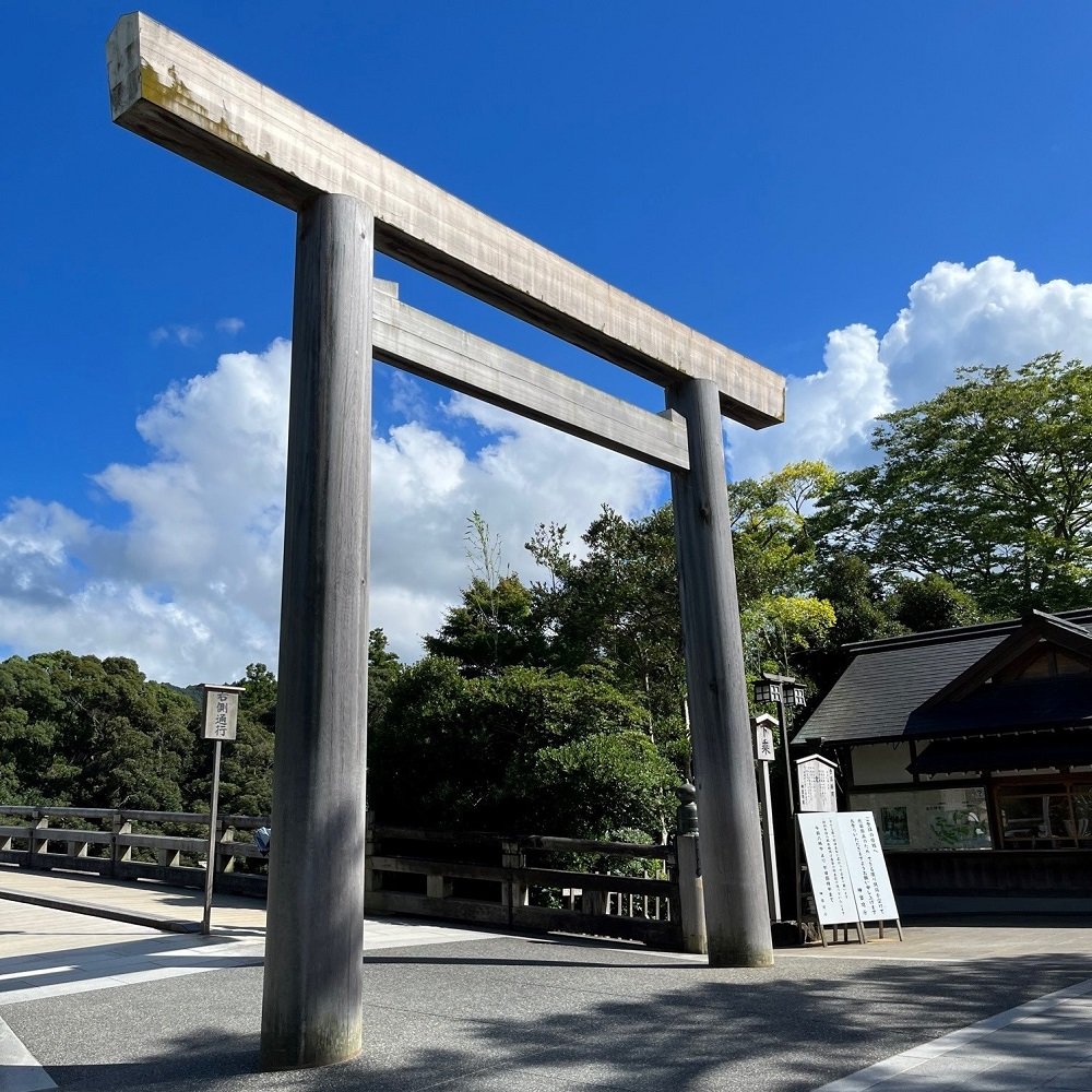 伊勢神宮入口の鳥居.jpg