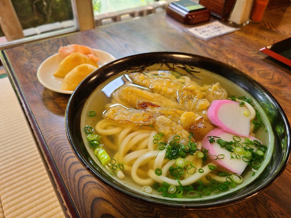 祐徳稲荷神社前_稲荷寿司とごぼ天うどん.jpg