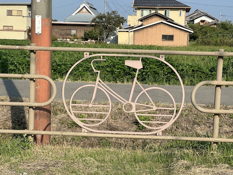 直径約13メートル！日本最大級の木造水車を間近で見られる能登川サイクリング