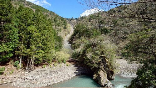 剣山スーパー林道 高の瀬峡～奥槍戸 山の家