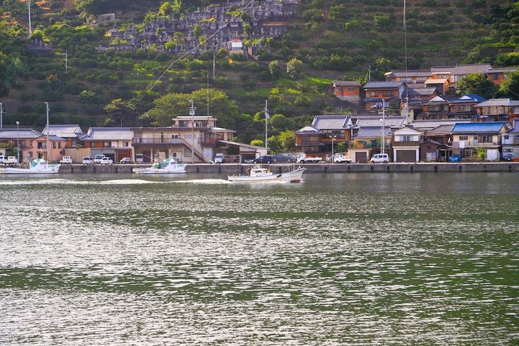 【愛媛県】海を眺めて、塩パンをかじる――八幡浜駅から港まで、ゆるっとサイクリングコース6.jpg