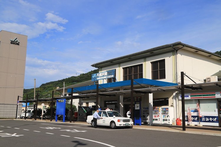 【愛媛県】海を眺めて、塩パンをかじる――八幡浜駅から港まで、ゆるっとサイクリングコース3.jpg
