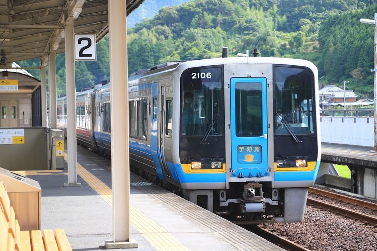 SLに出会い、清流のアユを味わうサイクリングコース～内子駅からおもごふるさとの駅へ４.jpg