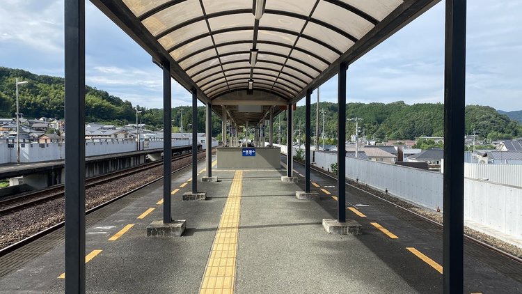 【愛媛県】海を眺めて、塩パンをかじる――八幡浜駅から港まで、ゆるっとサイクリングコース4.jpg