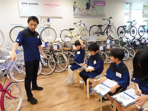あさひのキッズスクール 自転車屋さんになってメンテナンスをやってみよう!2.jpg